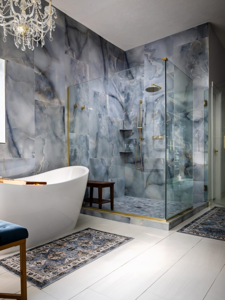 Design moderne et luxe absolu avec la paroi Sirhona pour douche à l’italienne